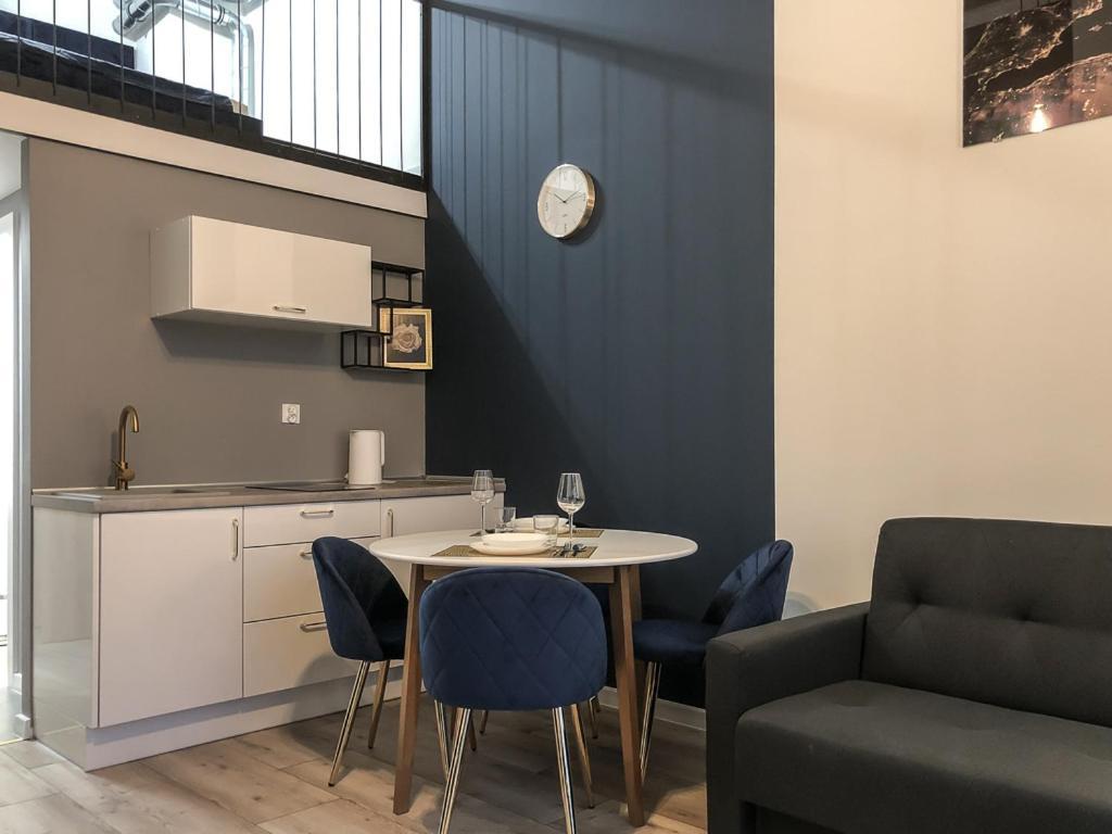 Airport Apartment วรอตซวาฟ ภายนอก รูปภาพ