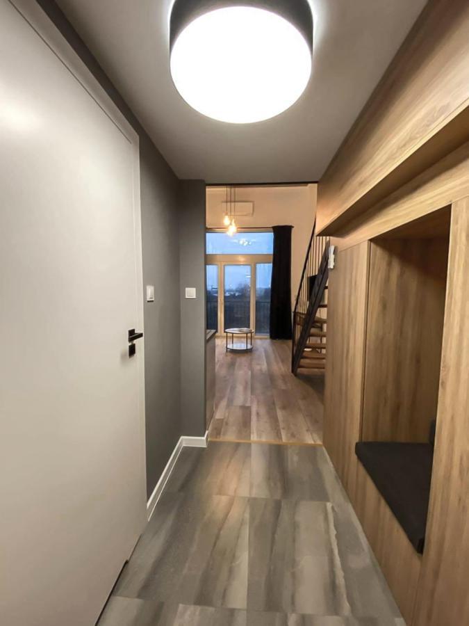 Airport Apartment วรอตซวาฟ ภายนอก รูปภาพ